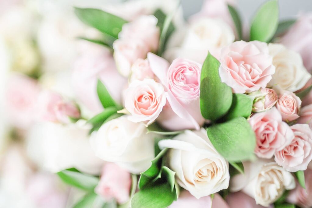 Skicka ett blombud med vackra blommor via nätet alla vardagar i Hisingen